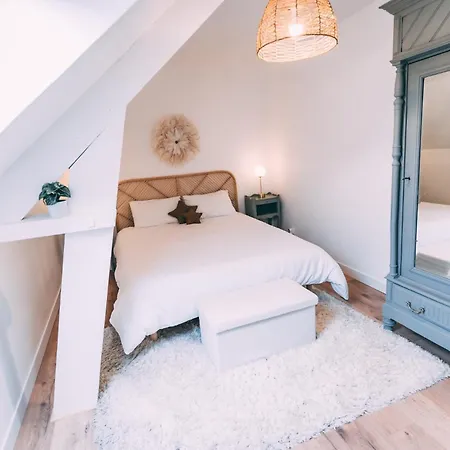 No2 By The Fields 度假居 *